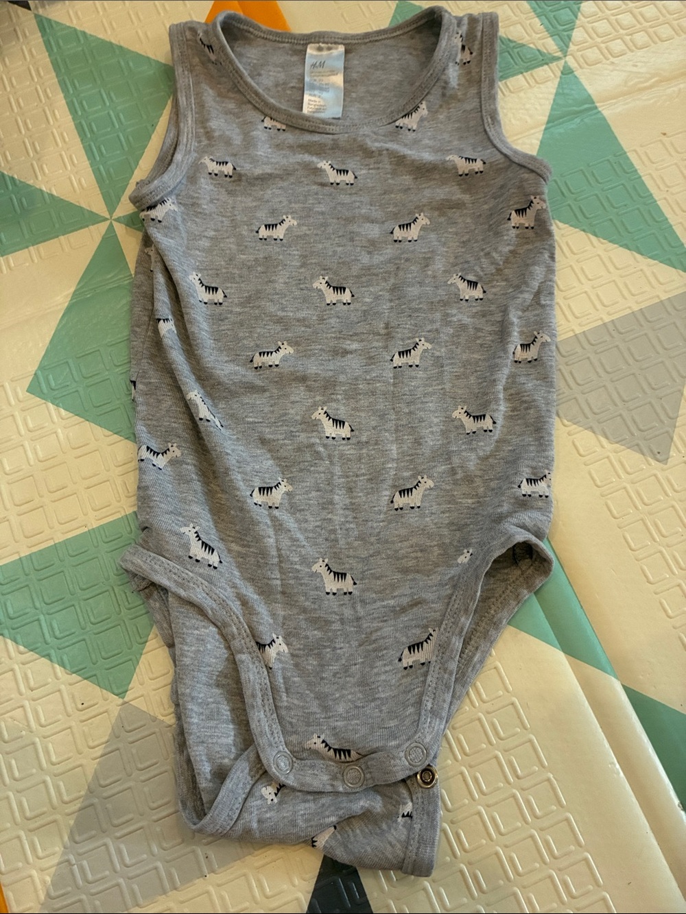 20/25$ 🧸 H&M Grey Zebra Print Baby One-Piece Bodysuit